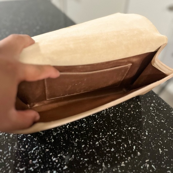 Yves Saint Laurent - Picture 2 of 3